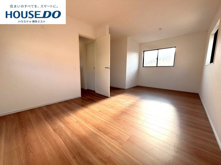 2階5.2帖と5.6帖は将来的に2部屋に分けられる様に、出入り口を2つずつ。お子様の成長や家族のライフスタイルに合わせた間取りです。