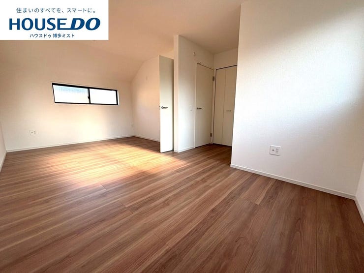 2階5.2帖と5.6帖は将来的に2部屋に分けられる様に、出入り口を2つずつ。お子様の成長や家族のライフスタイルに合わせた間取りです。