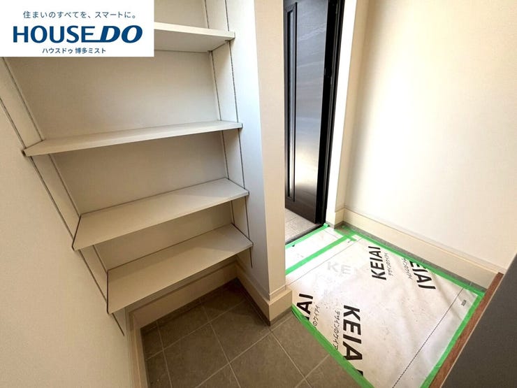 【玄関スッキリ計画】毎日の『いってきます』と『ただいま』の声が響く玄関。出しっぱなしにしたくない荷物もしっかり収納で出来るように収納多めです。