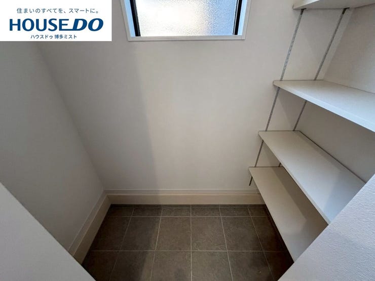 【玄関スッキリ計画】毎日の『いってきます』と『ただいま』の声が響く玄関。出しっぱなしにしたくない荷物もしっかり収納で出来るように収納多めです。