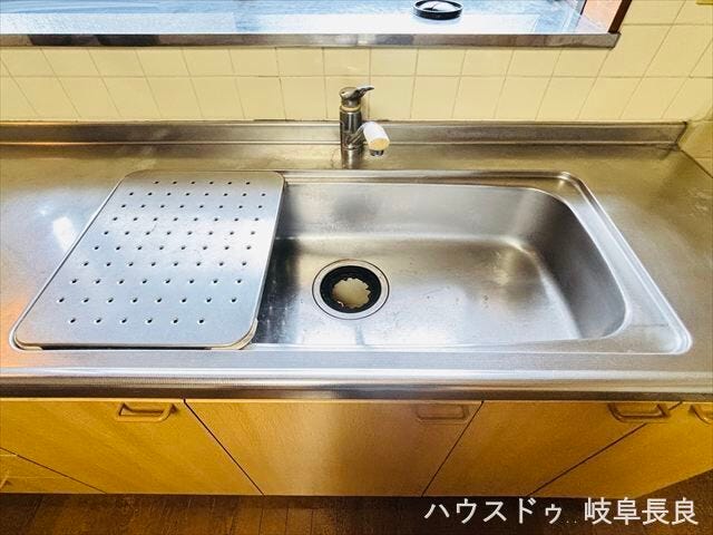 ≪シンク≫
広々としたシンクで大きなお鍋もラクラク洗うことが出来ます。