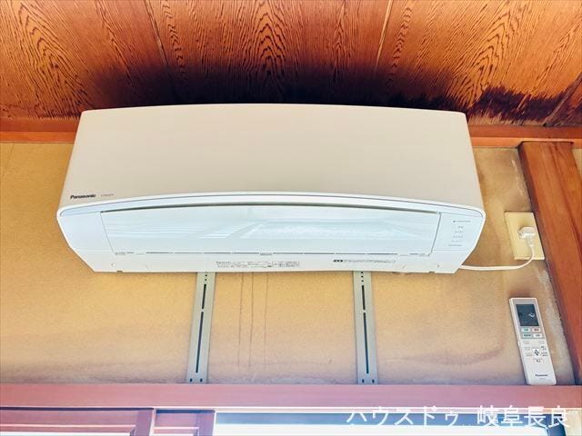 ≪エアコン≫
設置などの手間いらずで、すぐに快適に過ごせます。