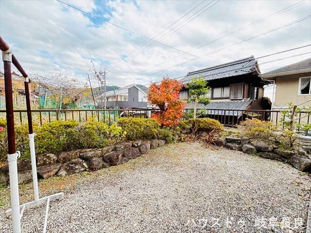 テーブルや椅子なども置くことができ、家族でバーベキューなども楽しめそうですね。