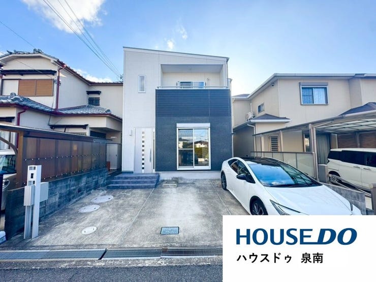 【外観】
爽やかな青空の下に贅沢なほどに降り注ぐ陽光、豊かな居住性と、クオリティが見事に調和した住空間は、住まうことの喜びを感じさせてくれます。