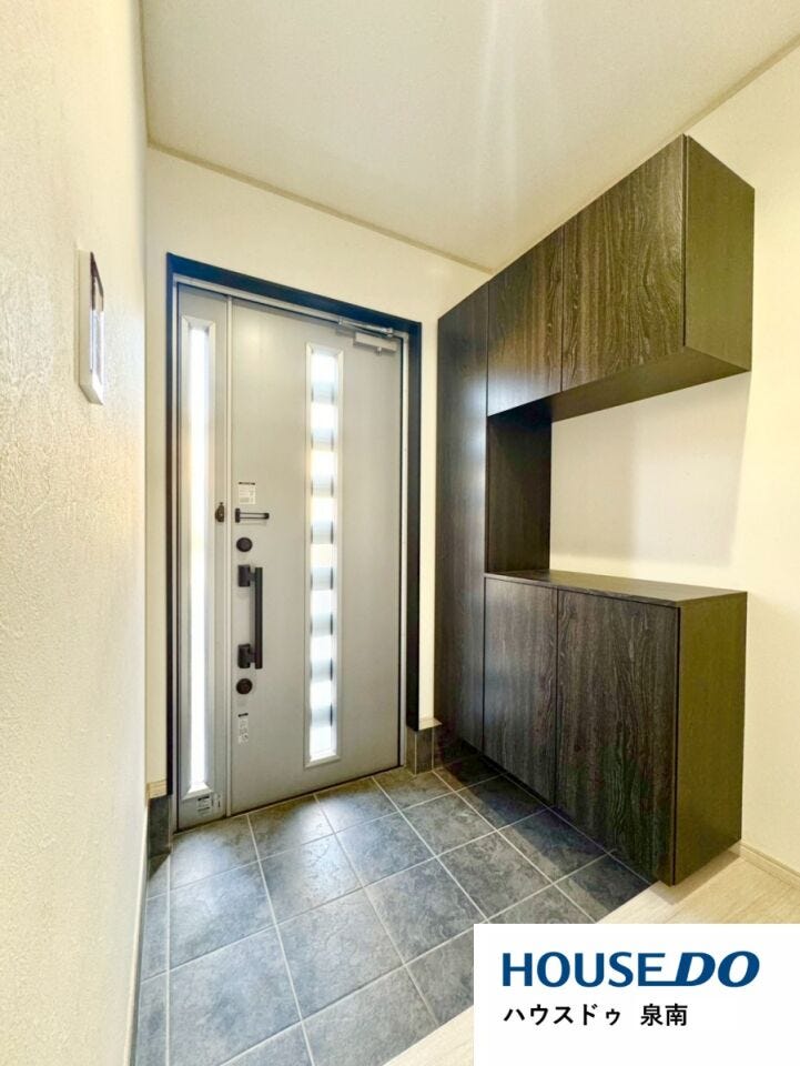 気持ちの良い一日の始まりは笑顔でスタートしたいですよね。
玄関ホールがスッキリ広々としていると帰る時も出ていく時も気持ちが良いものです!