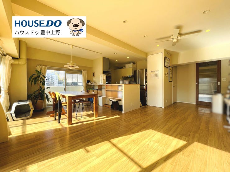 【外観】
【LDK】
南西向き&高台に位置するこのお部屋ならではの開放感!柔らかな陽だまりに包まれるLDKです♪