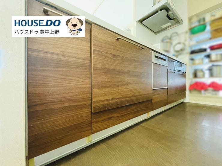 収納豊富&食洗機付きのシステムキッチンです!ご家族のお顔が見られる対面式なのも嬉しいポイント♪