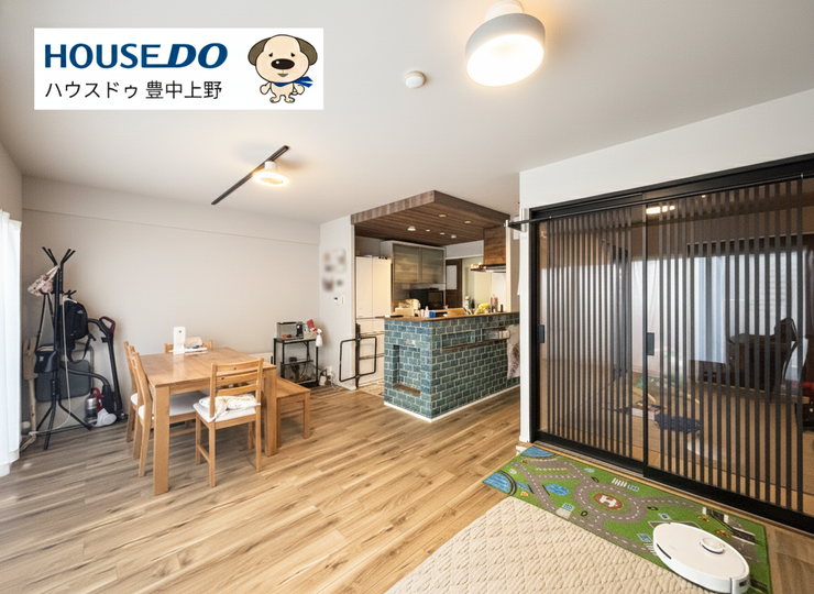 【外観】
【LDK】
オシャレで木の温もりを感じるカフェの様な内装♪南向きバルコニーに面しており日当りも良好です!そのままでも十分快適にお住まいいただけます♪