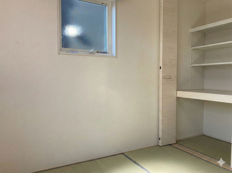 1F 洋風和室5帖
※こちらの写真は家具消し等の加工を行っております。