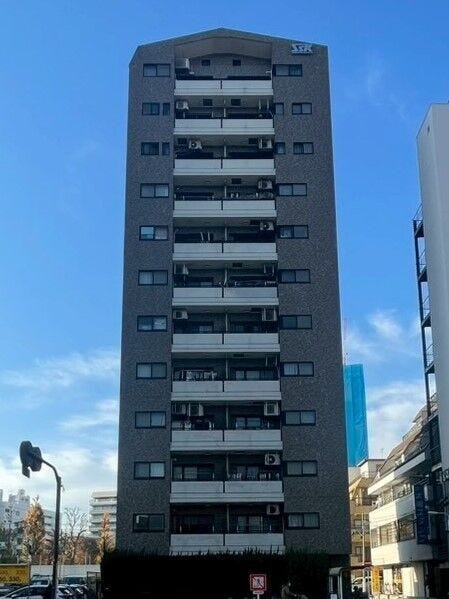 複数路線が利用可能、スーパーやドラッグストアなど利便施設も充実しております