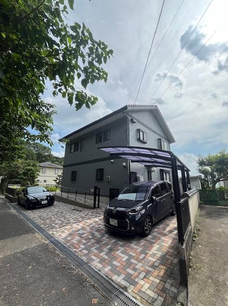 【外観】
車3台OK!99坪角地に40坪の戸建♪バリアフリー+ホームエレベーター♪眺望良好+お庭付き♪