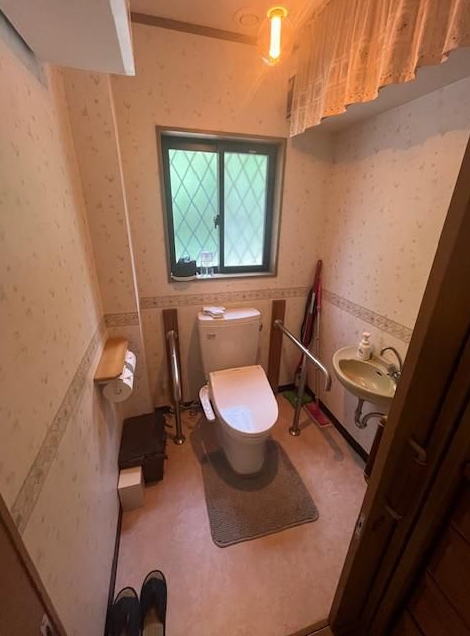 窓付きのお手洗い