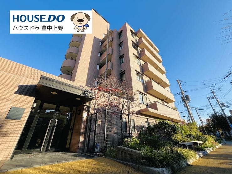 植栽が綺麗に整えられた緑豊かなマンション!西側には歩行者用道路がありお子様の通学も安全です!