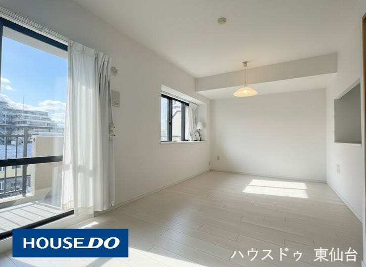 【リビング】
LDKは南向き日当たり眺望良好♪