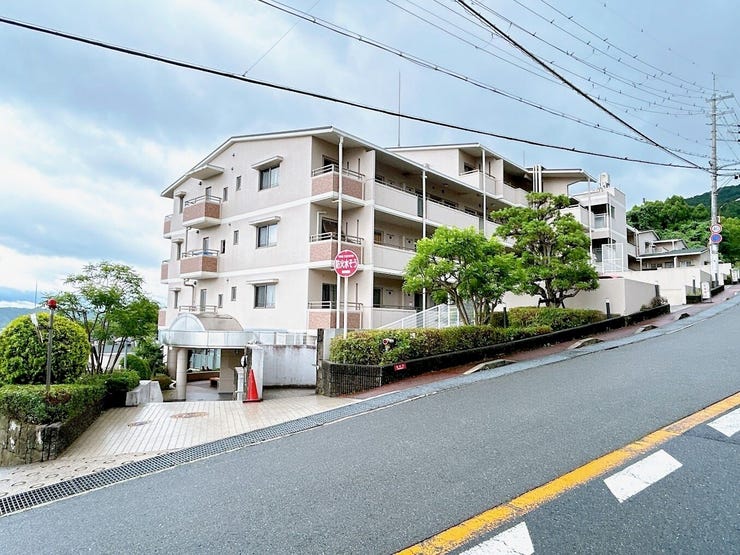 【外観】
「生駒駅」より徒歩約10分の立地◎