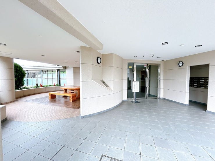 あたたかな陽が差し込む日当り良好の立地です。