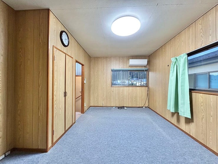 2階8.25帖洋室です◎
※内装リフォーム予定です♪