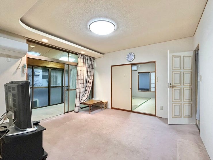 広縁付きのリビングからは和室2部屋に出入り可能♪
※内装リフォーム予定です♪