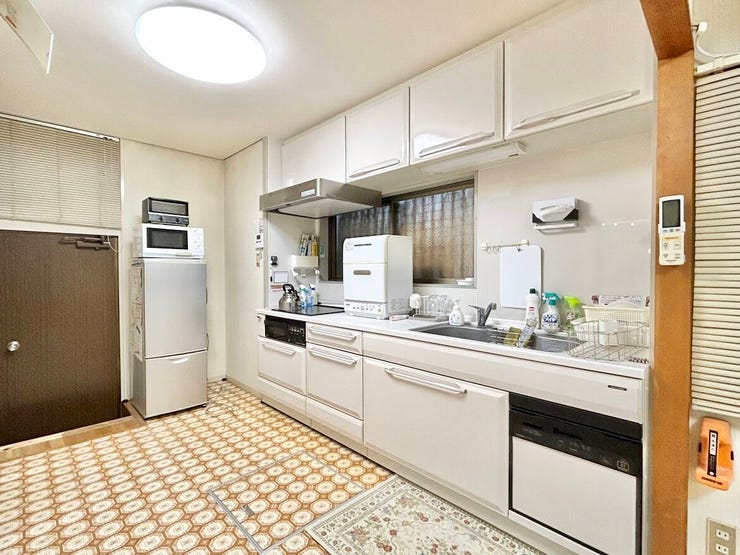 キッチンにも窓があります♪
※内装リフォーム予定です♪