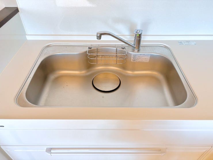 広めのシンクは使いやすく清潔感が保たれます。