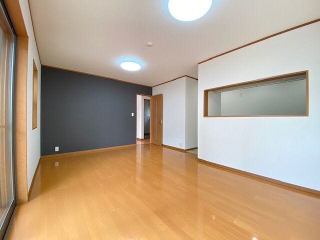 リビングの様子です。
アクセントクロスがオシャレですね♪