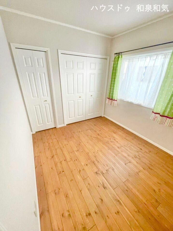 明るい光が入る洋室で、毎日の暮らしがより快適に。