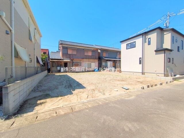 車種によりますが、駐車3台可能です!!