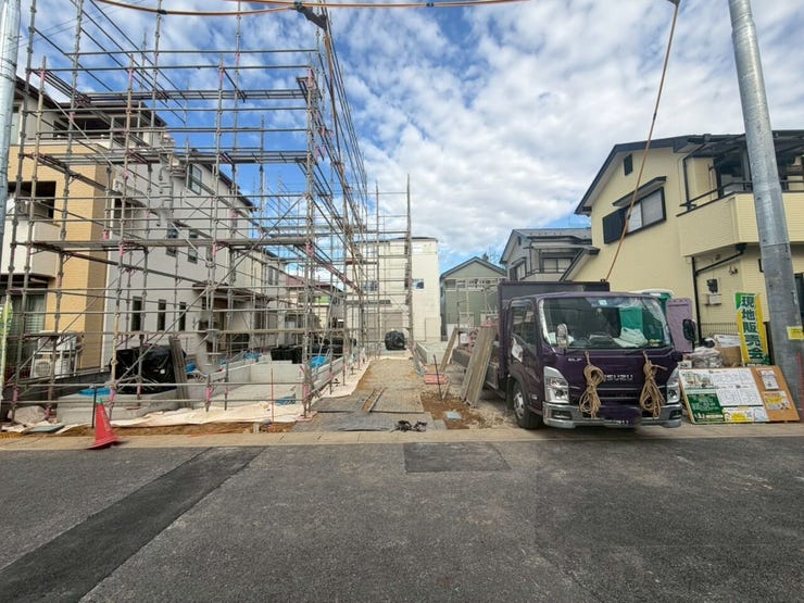 ◇現地見学会開催中◇
平日や仕事終わりの夜でも「今日見てみたい!」そんなときでもOK♪
お電話1本でスタッフがすぐに駆けつけます!