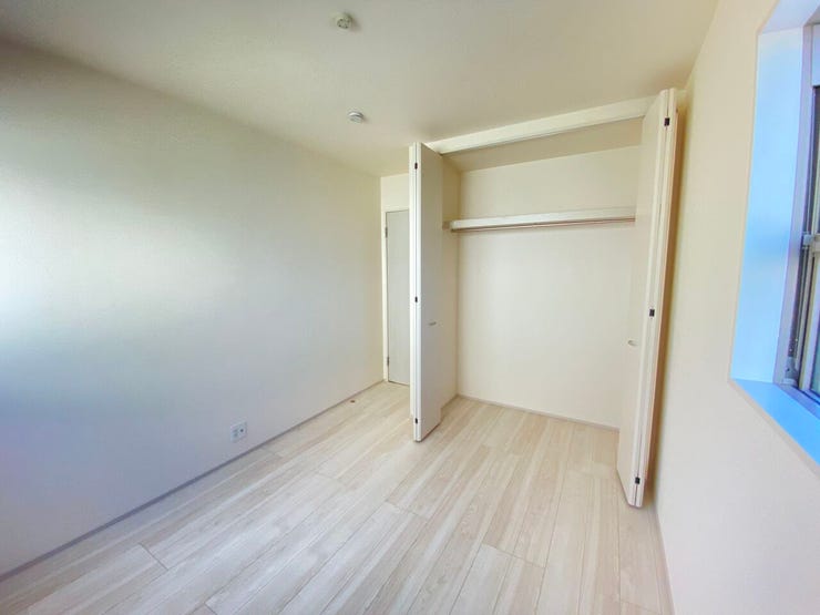 洋室5.25帖♪全居室収納付き♪