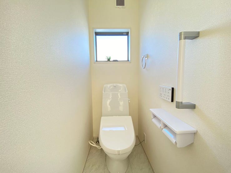 温水シャワー付きトイレ完備♪