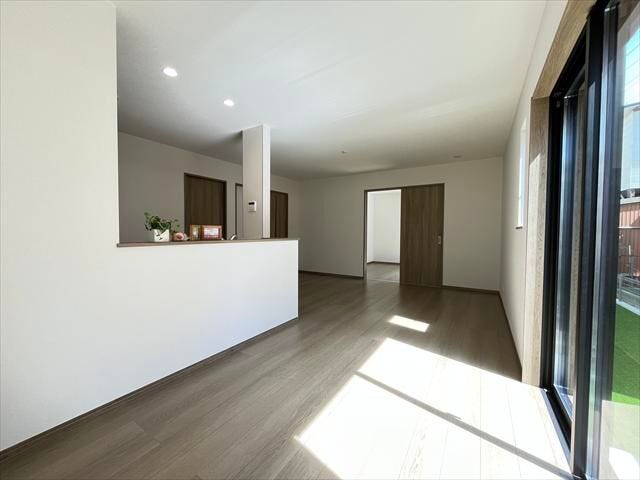 南庭に繋がるリビング!お子様やペットにも嬉しい住まい♪