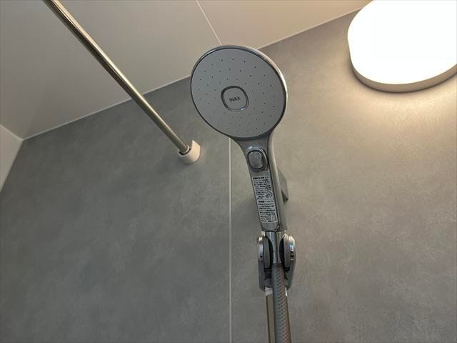 INAX製のシャワーヘッドです。手元止水スイッチで節水・省エネ!