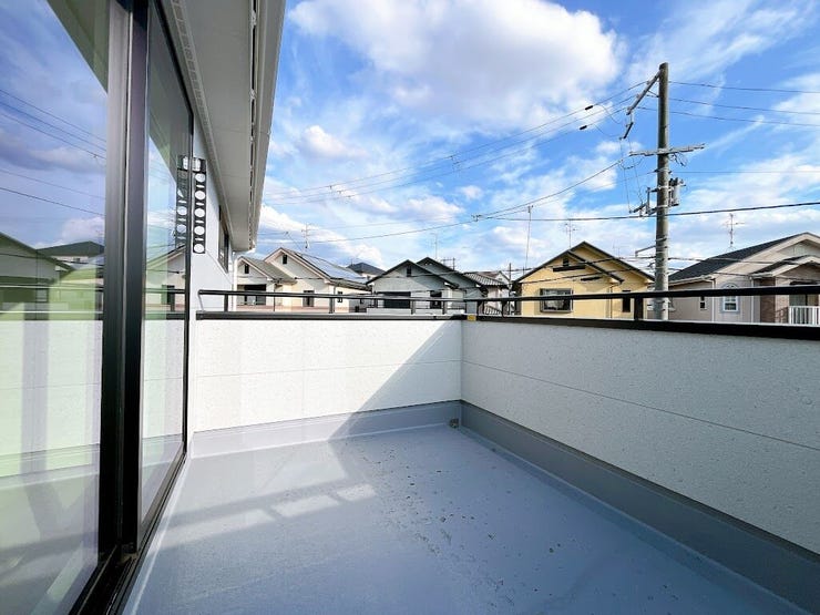 インナーバルコニーは雨の日の洗濯物も安心です。
