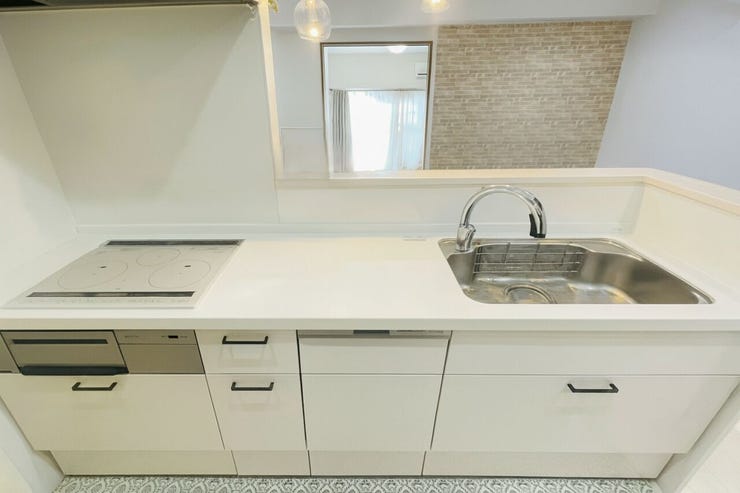 IHクッキングヒーター完備☆
家事の捗る嬉しい設備もご用意♪
※家具消しの修正をしております。