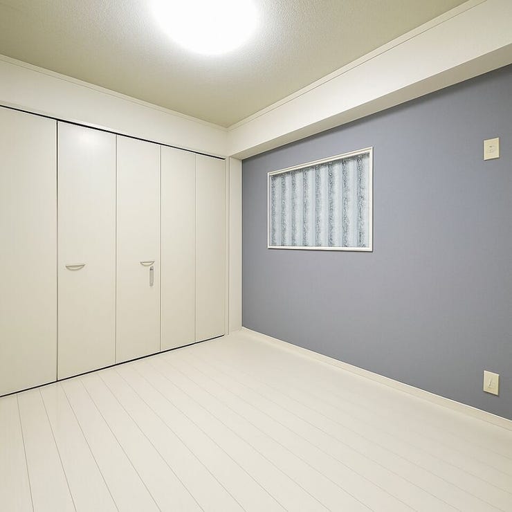 柔らかいカラーのクロスが魅力のお部屋☆
収納スペースもたっぷりご用意!
※家具消しの修正をしております。