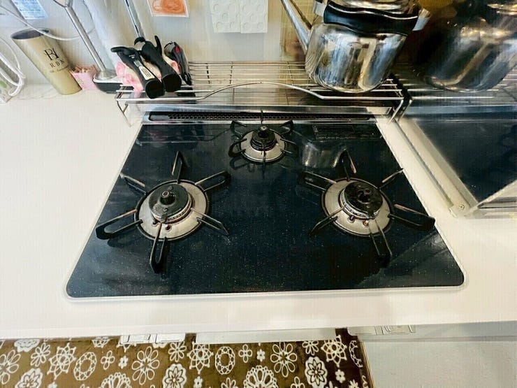 ガスコンロ3口付でお料理も時短が叶います◎