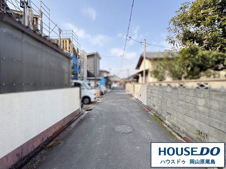 北側前面道路は約4mの幅員です。