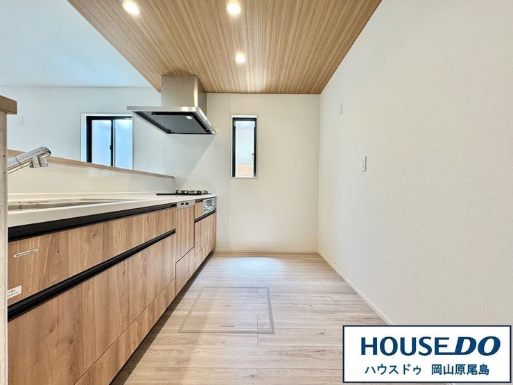 ワイドなキッチンはご夫婦と♪お子様と♪一緒に楽しくお料理できそうですね♪
※同施工会社の物件イメージ写真です。