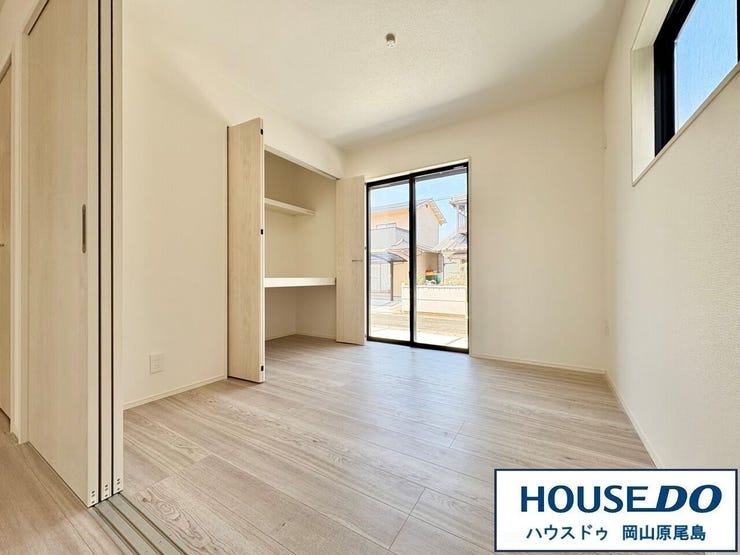 シンプルなお部屋だからこそ趣味に合わせて快適に使えますね。クローゼット付きでお部屋をすっきり見せる事が出来ます♪
※同施工会社の物件イメージ写真です。