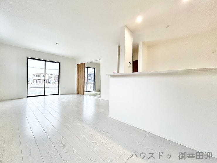 ■□■安らぎと笑顔の中心地■□■陽光が優しく降り注ぎ、会話が自然と弾む。ここでは、毎日が特別な時間へと変わります。