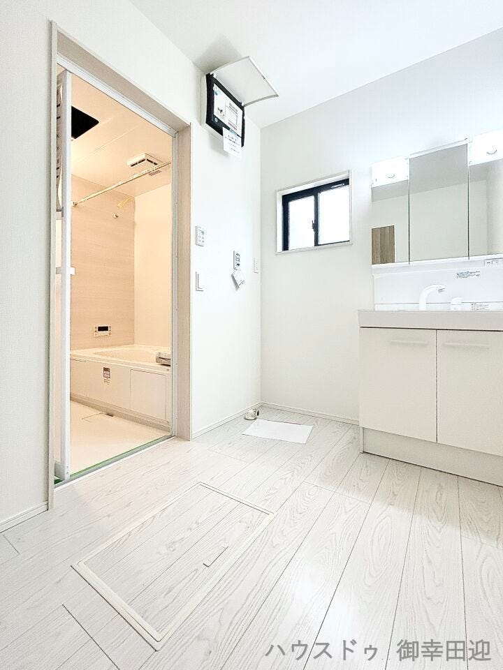 ■□■清々しいリフレッシュ空間■□■自分を磨き、気持ちを切り替える。心地よい光が差し込むプライベートスペース。