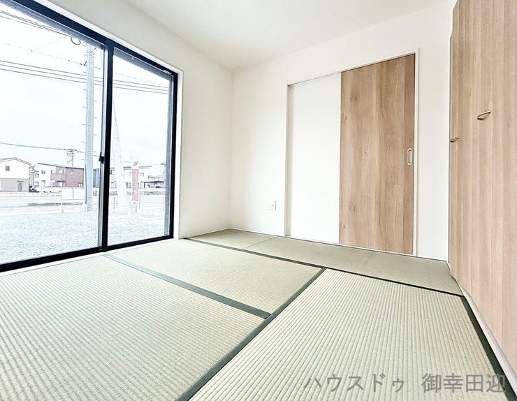 ■□■憩いと多用途の万能空間■□■ゲストをもてなし、昼寝や家事にも使える、畳のぬくもりが心地よい多目的スペース。