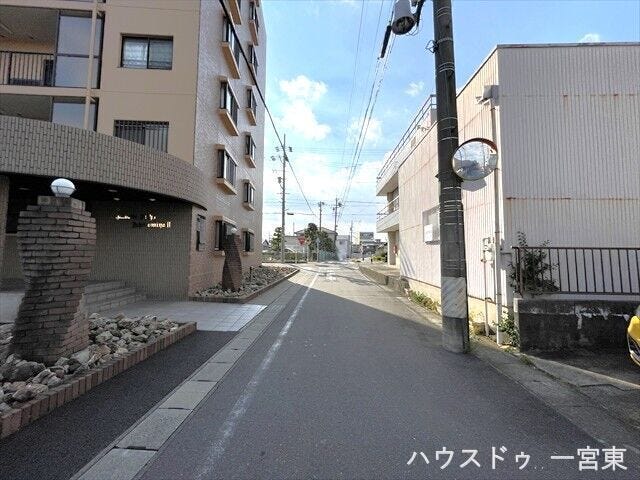 西側南向き
車の出し入れもゆったりとする事が出来ます。