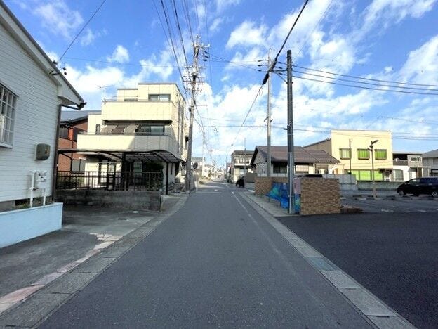 西側北向き
車の出し入れもゆったりとする事が出来ます。