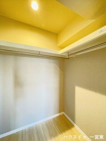 駐車場は平面タイプです。他の方の車を気にすることなく、車の出し入れができますね。