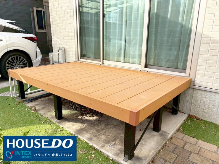 【ちょっと一息ウッドデッキ】
陽当たりの良い場所に、あると嬉しいウッドデッキ! 椅子を出してホッと一息ついたり、お子様との外遊びのスペースにぴったりです。