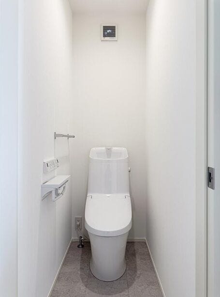 リクシル製シャワートイレ
各階トイレ完備。超節水型。2階手洗い器つき。