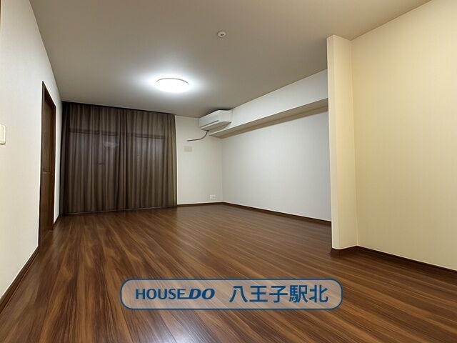 【リビング】
画像は実際の室内写真及び間取り図をもとに、CGにて再現したイメージ画像であり、実際とは異なります。