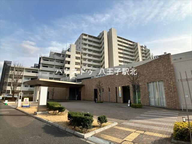 2010年築、14階建てのマンションです。