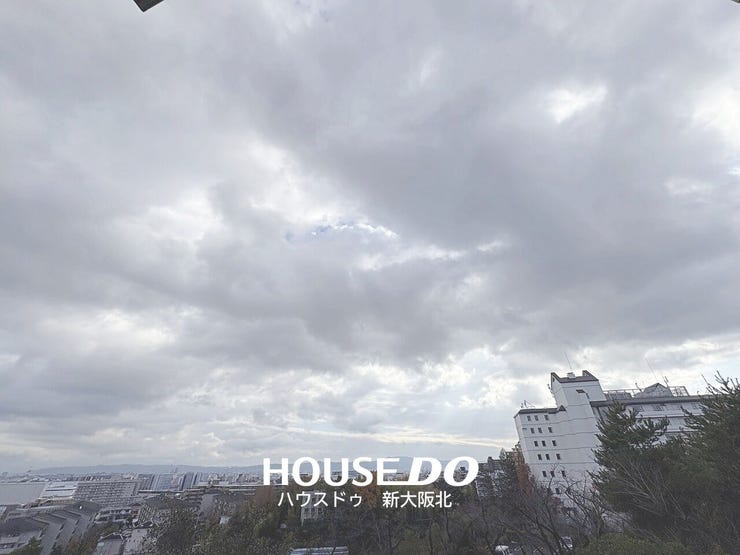 ■南東向きバルコニーからの眺望です!
■目の前を遮る建物がないため、遠くの景色を見ることができる気持ちの良いバルコニーです♪